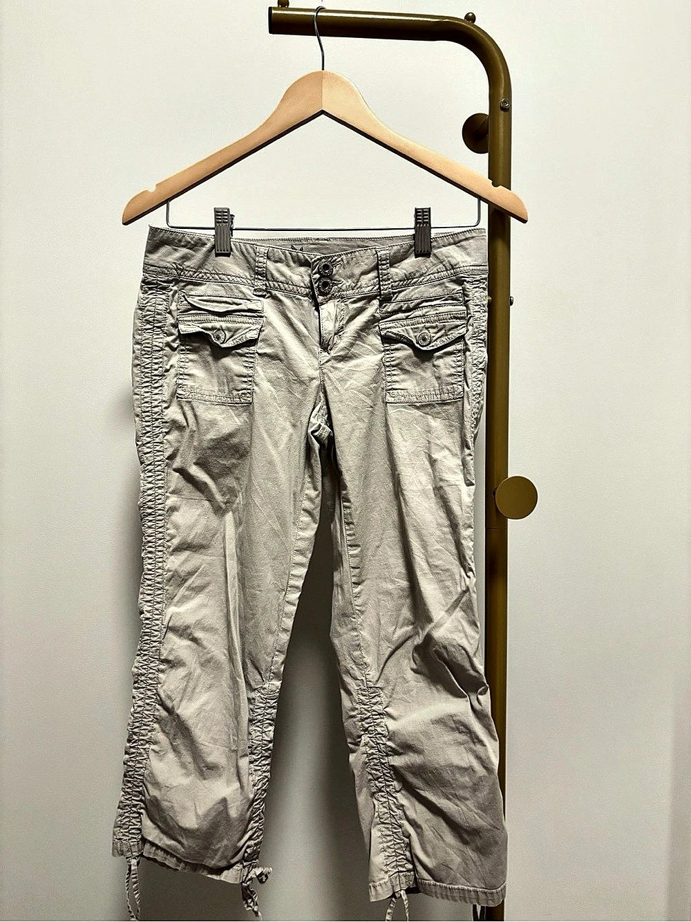 Garage Tight Legged Ruched Cargo Ankle Pants in Cream Size 5